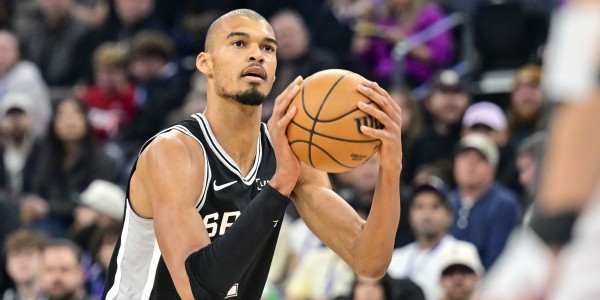 乐鱼体育APP-外线没开！文班亚马半场三分球4中0拿到8分8板2帽